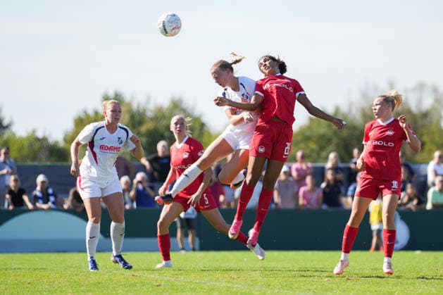 DFB Women s Cup: SC Sand vs. VfL Wolfsburg, September 27, 2026. Heading duel between Cora Zicai (VfL Wolfsburg, 28) and Denise Landmann (SC Sand, 4). DFB Women s Cup: SC Sand vs. VfL Wolfsburg, Adams Arena, September 27, 2026 DFB and DFL regulations prohibit any use of photographs as image sequences and or quasi-video Copyright: xBEAUTIFULxSPORTS Boscox