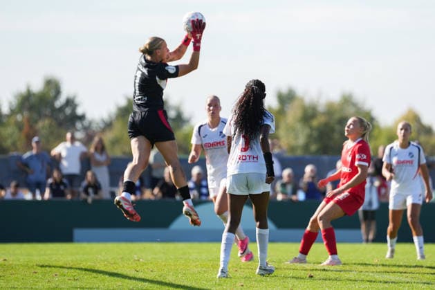 DFB Women s Cup: SC Sand vs. VfL Wolfsburg, September 27, 2026. Lucie Schlimà of SC Sand, No. 1, catches the ball in midair. DFB Women s Cup: SC Sand vs. VfL Wolfsburg, Adams Arena, September 27, 2026 DFB and DFL regulations prohibit any use of photographs as image sequences and or quasi-video Copyright: xBEAUTIFULxSPORTS Boscox