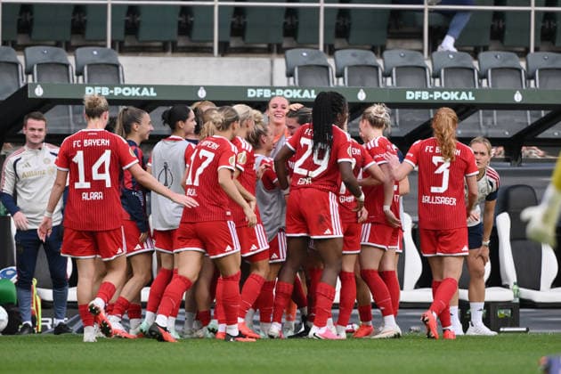 Celebration 1 2, Bayern s players celebrate Vanessa Gilles goal, FC Bayern, September 27, 2026, Soccer, 2026–2027 DFB Women s Cup, Round 1, Borussia Mönchengladbach vs. FC Bayern Munich. DFB regulations prohibit any use of photographs as image sequences and or quasi-video. Mönchengladbach, Ista, Borussia Park, North Rhine-Westphalia, Germany Team2