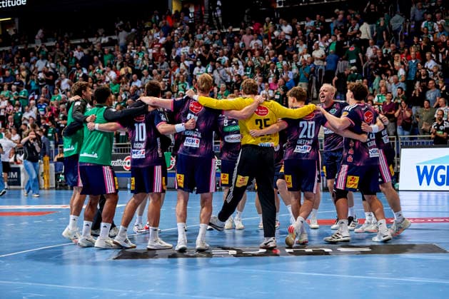 TSV Hannover Burgdorf Celebration: Team Circle Dance After Victory TSV Hannover Burgdorf vs. FRISCH AUF Göppingen, Handball Bundesliga, HBL, 2026–2027 season, September 27, 2026, press photo by Jan Frederic Helbig, TSV Hannover Burgdorf vs. FRISCH AUF Goeppingen, Handball Bundesliga, HBL, ZAG Arena, Opel Handball Bundesliga, 2026–2027 season, September 27, 2026, Hannover Copyright: xEibner-Pressefoto Jan-FredericxHelbigx EP_JHG