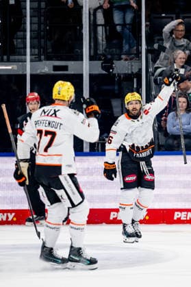 Cameron Brace of the Loewen Frankfurt celebrates his empty-net goal, making the final score 1–4. GER, EHC Red Bull Munich vs. Loewen Frankfurt, ice hockey, DEL, 2026–2027 season, Matchday 4, September 27, 2026. Photo: HMB Media, Heike Feiner Copyright: HMBxMedia HeikexFeiner