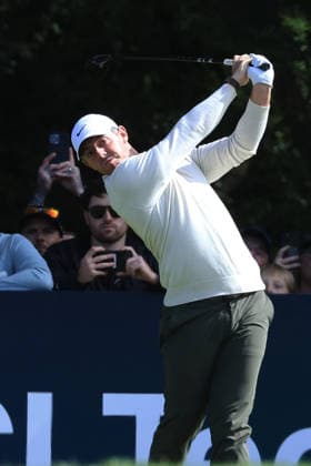 RECORD DATE NOT STATED 20th September 2026; Wentworth Golf Club, Virginia Water, Surrey, England; DP World Tour Golf, BMW PGA, Golf Herren Championship, Final Day; Rory McIlroy of Northern Ireland hits his drive off the tee at the 6th hole JeremyxGowers-Cromie