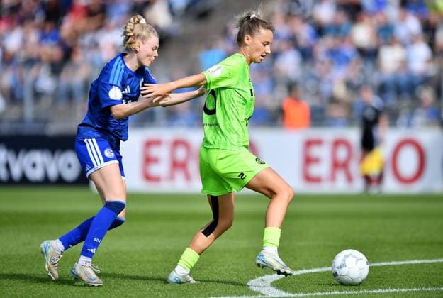Schalke 04 vs. SGS Essen ** FOR EDITORIAL USE ONLY ** EDITORIAL USE ONLY ** Women s Soccer, DFB Cup, 1st Round: Schalke 04 vs. SGS Essen on September 27, 2026, at Parkstadion in Gelsenkirchen. Jolina Opladen (Schalke 04), on the left, Jule Schnieder (SGS Essen); on the right, Germany, North Rhine-Westphalia, Gelsenkirchen. Copyright ThorstenxTillmann Copyright: ThorstenxTillmann doc87sa84lcy77nydnxa68 ,EDITORIAL USE ONLY Copyright: ThorstenxTillmann