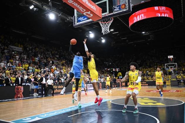 September 27, 2026, GER, Basketball, Bundesliga Matchday 3, 2026–2027 Season, Oldenburg, EWE Arena, EWE Baskets Oldenburg vs. Veolia Towers Hamburg Osaro RICH, Veolia Towers Hamburg 3; Nicholas TISCHLER, EWE Baskets Oldenburg 11; Tylan POPE, EWE Baskets Oldenburg 9; Oldenburg, EWE Arena, Lower Saxony, Germany Copyright: xnordphotoxGmbHx xRojahnx