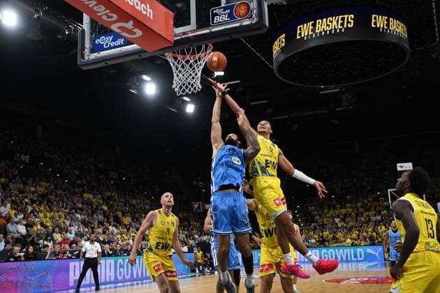 September 27, 2026, GER, Basketball, Bundesliga, Matchday 3, 2026–2027 Season, Oldenburg, EWE Arena, EWE Baskets Oldenburg vs. Veolia Towers Hamburg Martin BREUNING Veolia Towers Hamburg 13 Nicholas TISCHLER EWE Baskets Oldenburg 11 Oldenburg EWE Arena Lower Saxony Germany Copyright: xnordphotoxGmbHx xRojahnx