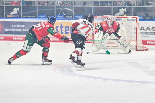 Penny DEL: Augsburger Panther vs. Kölner Haie, September 27, 2026, AUGSBURG, GERMANY September 27: Daniel FISCHBUCH of the Kölner Haie (71) and Noel HOEFENMAYER of the Augsburger Panther (22) face off during the Penny DEL game between the Augsburger Panther and the Kölner Haie on Match Day 4 at Curt Frenzel Stadium Copyright: xBEAUTIFULxSPORTS Goldbergx