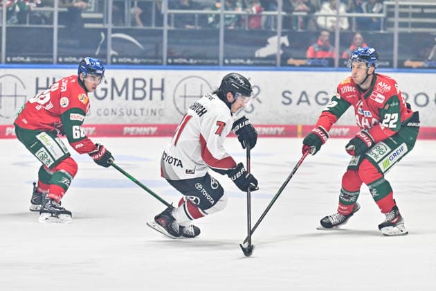 Penny DEL: Augsburger Panther vs. Kölner Haie, September 27, 2026, AUGSBURG, GERMANY September 27: Daniel FISCHBUCH of the Kölner Haie (71) and Noel HOEFENMAYER of the Augsburger Panther (22) face off during the Penny DEL game between the Augsburger Panther and the Kölner Haie on Matchday 4 at Curt Frenzel Stadium Copyright: xBEAUTIFULxSPORTS Goldbergx