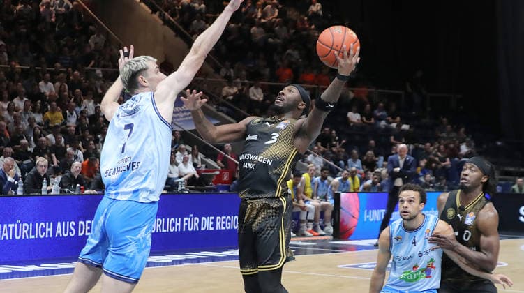 Dejour Reaves, Basketball Löwen Braunschweig; Philipp Hartwich, Rostock Seawolves Basketball; Men s Division; 2026–2027 Season; easyCredit Basketball Bundesliga; Basketball Löwen Braunschweig vs. Rostock Seawolves; 83–82
