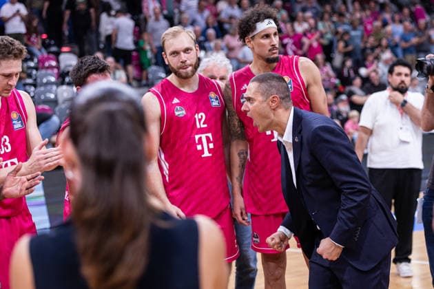 easyCredit Basketball Bundesliga, Telekom Baskets Bonn vs. Syntainics MBC, September 27, 2026: Marko Stankovic, head coach of Telekom Baskets Bonn, shouts out his joy. easyCredit Basketball Bundesliga, Telekom Baskets Bonn vs. Syntainics MBC, September 27, 2026, Telekom Dome Bonn Copyright: xBEAUTIFULxSPORTS Derixx