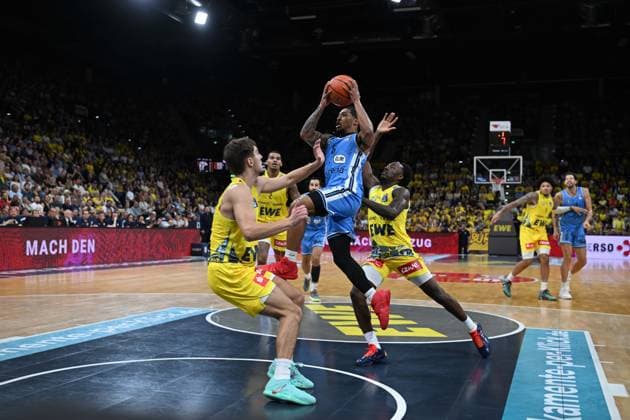 September 27, 2026, GER, Basketball, Bundesliga Matchday 3, 2026–2027 Season, Oldenburg, EWE Arena, EWE Baskets Oldenburg vs. Veolia Towers Hamburg Zakai ZEIGLER, Veolia Towers Hamburg 5; Zach ENSMINGER, EWE Baskets Oldenburg 3; Ja Qualyn GILBREATH, EWE Baskets Oldenburg 13; Oldenburg, EWE Arena, Lower Saxony, Germany Copyright: xnordphotoxGmbHx xRojahnx
