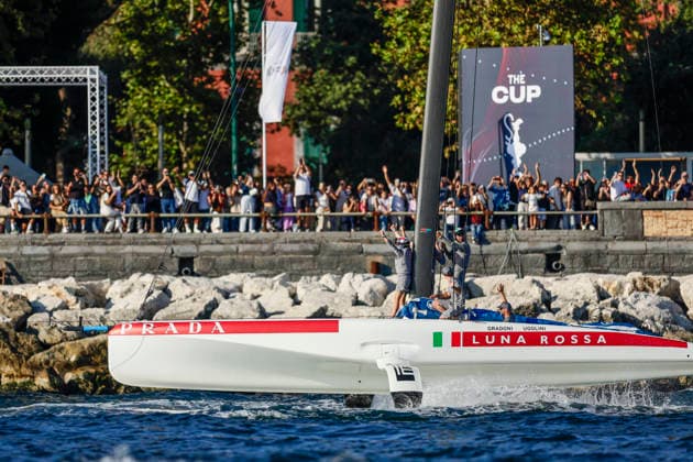 THE LOUIS VUITTON 38TH AMERICA™S CUP PRELIMINARY REGATTA, NAPLES Luna Rossa team wins and celebrate the qualifying round at the 38th Louis Vuitton America™s Cup in the Gulf of Naples, in Campania, on 27 September 2026. _BPH9445 Copyright: xAntonioxBalascox
