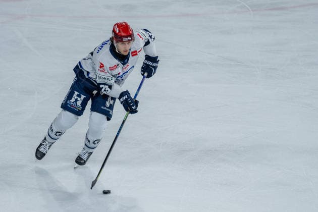 Reed Lebster of the Schwenninger Wild Wings, 23, on a dynamic run: Krefeld Pinguine vs. Schwenninger Wild Wings, ice hockey, PENNY DEL, Matchday 4, 2026–2027 season, September 27, 2026, Krefeld Pinguine vs. Schwenninger Wild Wings, Ice Hockey, PENNY DEL, Matchday 4, 2026–2027 Season, September 27, 2026, Krefeld Copyright: xEibner-Pressefoto LukasxBaldygax EP_LBA