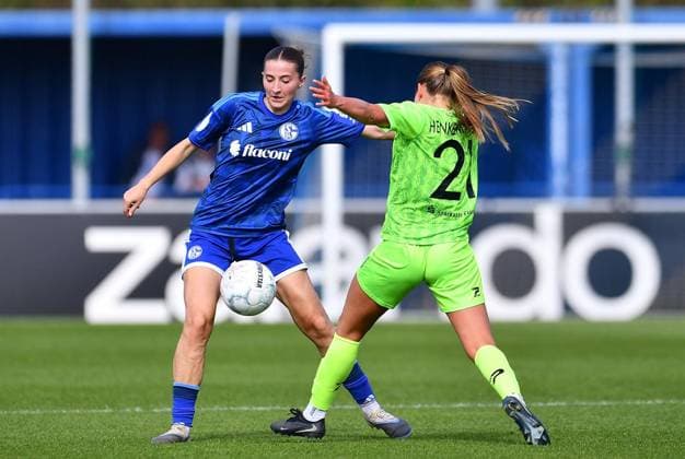 Schalke 04 vs. SGS Essen ** FOR EDITORIAL USE ONLY ** EDITORIAL USE ONLY ** Women s Soccer, DFB Cup, 1st Round: Schalke 04 vs. SGS Essen on September 27, 2026, at the Parkstadion in Gelsenkirchen. Demi Victoria Pagel (Schalke 04), on the left, Lia Henkelmann (SGS Essen); on the right, Gelsenkirchen, North Rhine-Westphalia, Germany. Copyright ThorstenxTillmann Copyright: ThorstenxTillmann doc87sai8wsumpidhi5qcf ,EDITORIAL USE ONLY Copyright: ThorstenxTillmann
