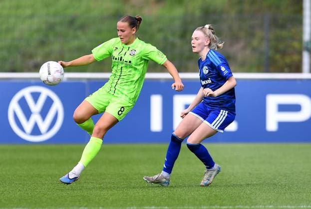 Schalke 04 vs. SGS Essen ** FOR EDITORIAL PURPOSES ONLY ** EDITORIAL USE ONLY ** Women’s Soccer, DFB Cup, 1st Round: Schalke 04 vs. SGS Essen on September 27, 2026, at the Parkstadion in Gelsenkirchen. Antonia Baaß (SGS Essen, left), Jolina Opladen (Schalke 04, right). Germany, North Rhine-Westphalia, Gelsenkirchen. Copyright ThorstenxTillmann Copyright: ThorstenxTillmann doc87sai9fujer1m31ayq1o ,EDITORIAL USE ONLY Copyright: ThorstenxTillmann