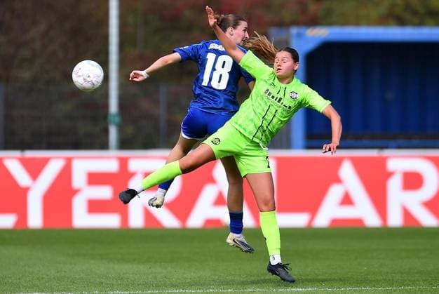 Schalke 04 vs. SGS Essen ** FOR EDITORIAL USE ONLY ** EDITORIAL USE ONLY ** Women s Soccer, DFB Cup, 1st Round: Schalke 04 vs. SGS Essen on September 27, 2026, at Parkstadion in Gelsenkirchen. Demi Victoria Pagel (Schalke 04), on the left, Lia Henkelmann, SGS Essen; on the right, Germany, North Rhine-Westphalia, Gelsenkirchen. Copyright ThorstenxTillmann Copyright: ThorstenxTillmann doc87sai9ioatd3hcfqre9 ,EDITORIAL USE ONLY Copyright: ThorstenxTillmann