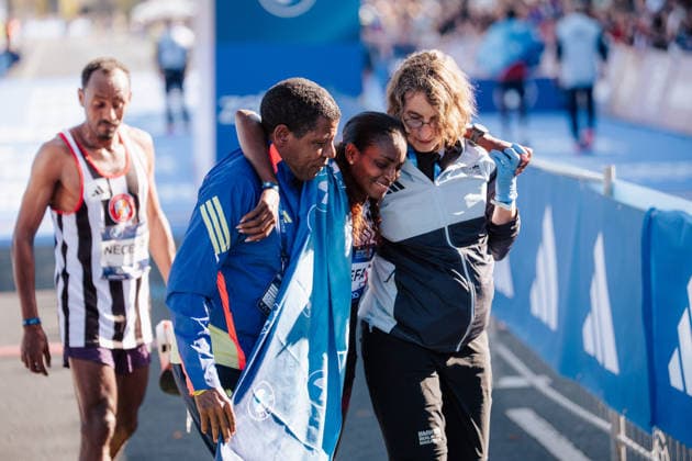 27.09.26, BMW Berlin Marathon 2026, Berlin Tigst Assefa (ETH), winner of the BMW Berlin Marathon is supported by staff members after finishing the BMW Berlin-Marathon in Berlin, Germany. Berlin Berlin BE Deutschland