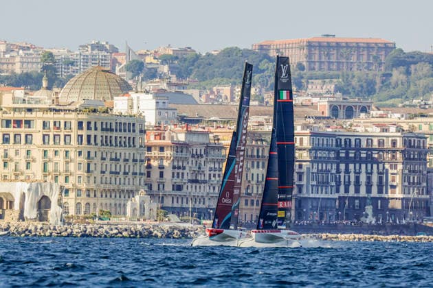 THE LOUIS VUITTON 38TH AMERICA™S CUP PRELIMINARY REGATTA, NAPLES Luna Rossa team and Emirates team New Zealand competes on the Mach race for the 38th Louis Vuitton America™s Cup in the Gulf of Naples, Campania, Italy, on September 27, 2026. The Naples preliminary regatta gives the competing teams their first opportunity to test their AC40 one-design yachts ahead of the 38th America™s Cup, which will be held in Naples in 2027. _BPH7974 Copyright: xAntonioxBalascox