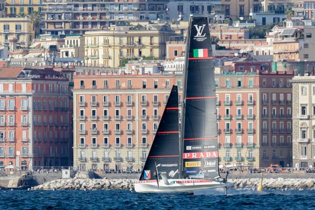 THE LOUIS VUITTON 38TH AMERICA™S CUP PRELIMINARY REGATTA, NAPLES Luna Rossa team and Emirates team New Zealand competes on the Mach race for the 38th Louis Vuitton America™s Cup in the Gulf of Naples, Campania, Italy, on September 27, 2026. The Naples preliminary regatta gives the competing teams their first opportunity to test their AC40 one-design yachts ahead of the 38th America™s Cup, which will be held in Naples in 2027. _BPH8158_1 Copyright: xAntonioxBalascox