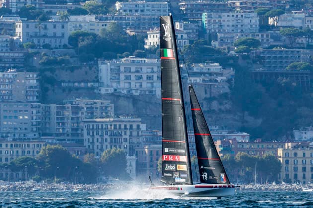 THE LOUIS VUITTON 38TH AMERICA™S CUP PRELIMINARY REGATTA, NAPLES Luna Rossa team and Emirates team New Zealand competes on the Mach race for the 38th Louis Vuitton America™s Cup in the Gulf of Naples, Campania, Italy, on September 27, 2026. The Naples preliminary regatta gives the competing teams their first opportunity to test their AC40 one-design yachts ahead of the 38th America™s Cup, which will be held in Naples in 2027. _BPH8303 Copyright: xAntonioxBalascox