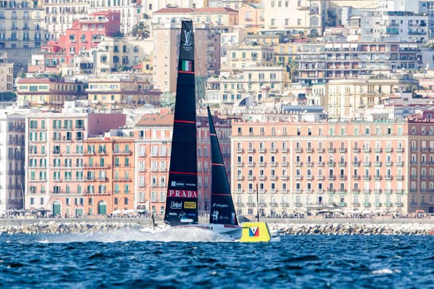 THE LOUIS VUITTON 38TH AMERICA™S CUP PRELIMINARY REGATTA, NAPLES Luna Rossa team and Emirates team New Zealand competes on the Mach race for the 38th Louis Vuitton America™s Cup in the Gulf of Naples, Campania, Italy, on September 27, 2026. The Naples preliminary regatta gives the competing teams their first opportunity to test their AC40 one-design yachts ahead of the 38th America™s Cup, which will be held in Naples in 2027. _BPH8414 Copyright: xAntonioxBalascox