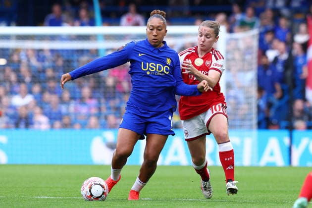 London, England, 27th September 2026. Lauren James of Chelsea and Kim Little of Arsenal challenge for the ball during the Chelsea Women vs Arsenal Women Barclays Women s Super League match at Stamford Bridge, London. Picture credit should read: Paul Terry Sportimage EDITORIAL USE ONLY. No use with unauthorised audio, video, data, fixture lists, club league logos or live services. Online in-match use limited to 120 images, no video emulation. No use in betting, games or single club league player publications. SPI_006_PT_Chelsea_W_Arsenal_W SPI-5022-0006