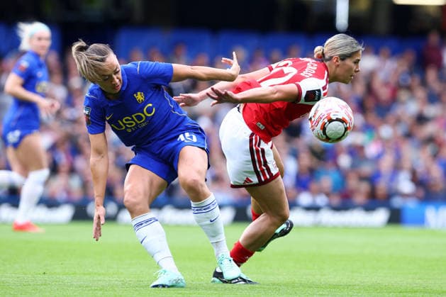 London, England, 27th September 2026. Katie McCabe of Chelsea and Kyra Cooney-Cross of Arsenal challenge for the ball during the Chelsea Women vs Arsenal Women Barclays Women s Super League match at Stamford Bridge, London. Picture credit should read: Paul Terry Sportimage EDITORIAL USE ONLY. No use with unauthorised audio, video, data, fixture lists, club league logos or live services. Online in-match use limited to 120 images, no video emulation. No use in betting, games or single club league player publications. SPI_010_PT_Chelsea_W_Arsenal_W SPI-5022-0010