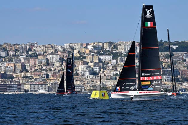 September 27, 2026, Napoli: Boats compete in a race during the 38th America s Cup Preliminary Regatta Naples in the Bay of Naples, Italy, 27 September 2026. ANSA CIRO FUSCO. 38th America s Cup Preliminary Regatta Naples - Italy  - ZUMAa110 20260927_zaf_a110_017 Copyright: xCiroxFuscox