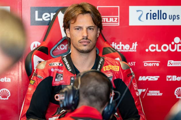 WorldSBK - EICMA Italian Round - Sunday Nicolo Bulega sits in the pit box during the 10th round of WorldSBK, the EICMA Italian round, at the Cremona Circuit Angelo Bergamonti in San Martino del Lago, Italy, on September 27, 2026. San Martino del Lago Italy Italy  Copyright: xLucaxRossinix originalFilename:rossini-worldsbk260927_nplRl.jpg