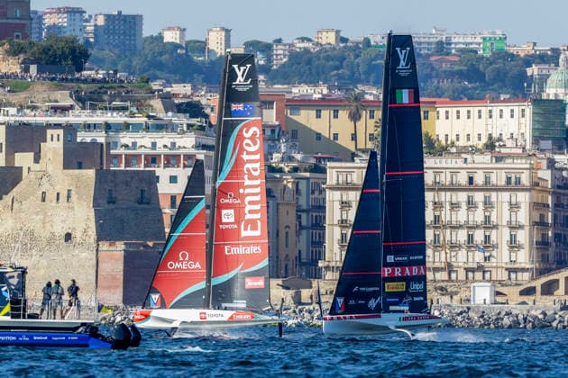 THE LOUIS VUITTON 38TH AMERICA™S CUP PRELIMINARY REGATTA, NAPLES Luna Rossa team and Emirates team new Zealand competes on the Mach race for the 38th Louis Vuitton America™s Cup in the Gulf of Naples, Campania, Italy, on September 27, 2026. The Naples preliminary regatta gives the competing teams their first opportunity to test their AC40 one-design yachts ahead of the 38th America™s Cup, which will be held in Naples in 2027. _BPH8013 Copyright: xAntonioxBalascox