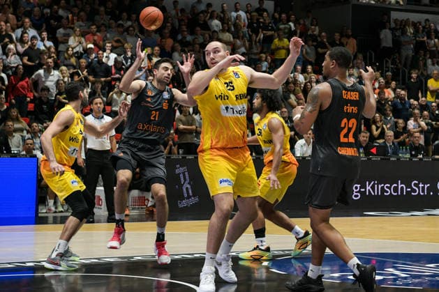 easyCredit Basketball Bundesliga, Matchday 3, Niners Chemnitz vs. Phoenix Hagen, September 27,2026, starting at 4:30 p.m., Chemnitz, Chemnitz Arena. Pictured: 21 Mateo Seric, 25 Cameron Krutwig, 22 Nighaeal Ceaser. easyCredit Basketball Bundesliga, Matchday 3, Niners Chemnitz vs. Phoenix Hagen, Chemnitz, Saxony, Germany Copyright: xEHLxMedia MichelxKöhlerx 20262709-Niners-Chemnitz-Phoenix-Hagen_076