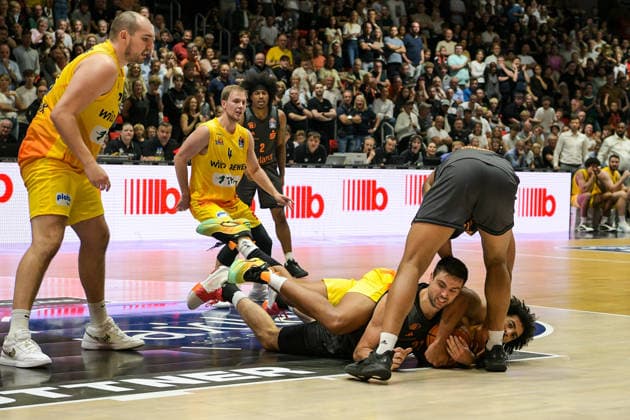 easyCredit Basketball Bundesliga, Matchday 3, Niners Chemnitz vs. Phoenix Hagen, September 27,2026, starting at 4:30 p.m., Chemnitz, Chemnitz Arena. Pictured: No. 21 Mateo Seric, No. 22 Nighaeal Ceaser. easyCredit Basketball Bundesliga, Matchday 3, Niners Chemnitz vs. Phoenix Hagen, Chemnitz, Saxony, Germany Copyright: xEHLxMedia MichelxKöhlerx 20262709-Niners-Chemnitz-Phoenix-Hagen_080