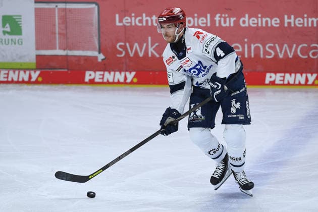 Ice Hockey: DEL Matchday 4—Krefeld Pinguine vs. Schwenninger Wild Wings on September 27, 2026, at the Yayla Arena in Krefeld, Bode Wilde, Schwenningen. In accordance with the guidelines of the DEL (German Ice Hockey League), the publication and further use of the footage in electronic media and devices of any kind during the game is not permitted xRx