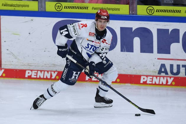 Ice Hockey: DEL Matchday 4—Krefeld Pinguine vs. Schwenninger Wild Wings on September 27, 2026, at the Yayla Arena in Krefeld. Curtis Valk, Schwenningen. In accordance with the guidelines of the DEL (German Ice Hockey League), the publication and further use of the footage in electronic media and ondevices of any kind is not permitted while the game is in progress xRx