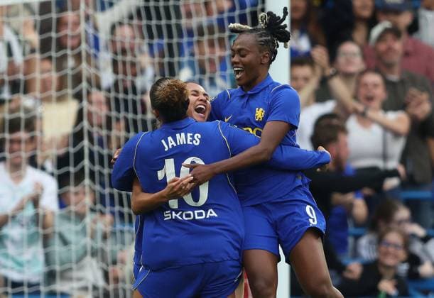 Women’s Super League - Chelsea Women v Arsenal Women LONDON, ENGLAND, SEPTEMBER 27: GOAL 1-0, Alyssa Thompson of Chelsea Women goal celebration after scoring a goal with Lauren James & Melvine Malard of Chelsea Women during The Women’s Super League match between Chelsea Women v Arsenal Women at Stamford Bridge Stadium, London, England, on September 27. (Photo by Daniel Weir) London Stamford Bridge Stadium England Copyright: xDanielxWeir SportsxPressxPhotox Sportspressphoto_SPR241129