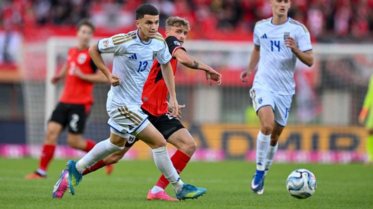 SOCCER - NL, AUT vs KOS VIENNA,AUSTRIA,27.SEP.26 - SOCCER - UEFA Nations League, OEFB international match, Länderspiel, Nationalmannschaft Austria vs Kosovo. Image shows Dion Gallapeni (Kosovo) and Nikolas Veratschnig (Austria).  GEPAxpictures xAvnixRetkoceri