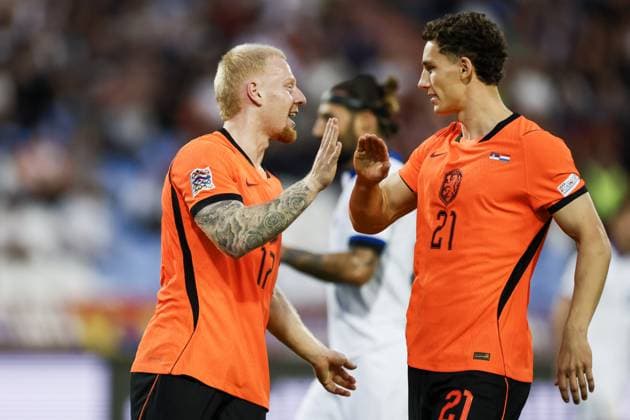 BELGRADE - Mexx Meerdink of the Netherlands receives congratulations from Ruben van Bommel of the Netherlands (lr) after scoring the 0-1 from a penalty during the UEFA Nations League match between Serbia and Germany at the Rajko MitiÄ‡ Stadium on September 27, 2026, in Belgrade. ANP KOEN VAN WEEL xVIxANPxSportx xxANPxIVx 570421463 originalFilename: 570421463.jpg