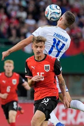 SOCCER - NL, AUT vs KOS VIENNA,AUSTRIA,27.SEP.26 - SOCCER - UEFA Nations League, OEFB international match, Länderspiel, Nationalmannschaft Austria vs Kosovo. Image shows Baton Zabergja (KOS) and Nikolas Veratschnig (AUT).  GEPAxpictures xKevinxKada