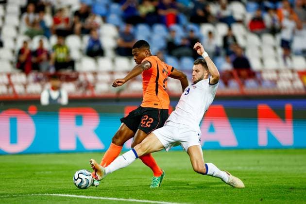 BELGRADE , 27-09-2026 , Rajko Mitic stadium , season 2026 2027 , UEFA Nations League football , Match between Serbia and The Netherlands , picture shows Netherlands player Denzel Dumfries and Serbia player Strahinja Pavlovic Serbia - Netherlands  x207660195x Copyright: