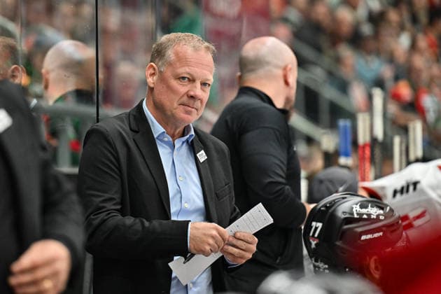 Penny DEL: Augsburger Panther vs. Kölner Haie, September 27, 2026, AUGSBURG, GERMANY, September 27. Pictured: Thomas BERGLUND, head coach of the Kölner Haie, during the Penny DEL game between the Augsburger Panther and the Kölner Haie on Matchday 4 at Curt Frenzel Stadium Copyright: xBEAUTIFULxSPORTS Goldbergx