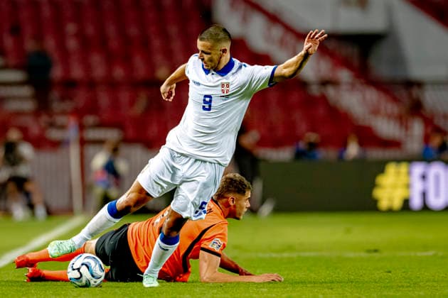 BELGRADE: Netherlands defender Micky van de Ven and Serbia forward Dejan Joveljic during the UEFA Nations League match between Serbia and the Netherlands at Rajko Mitic Stadium on September 27, 2026, in Belgrade, Serbia. Photo by DeFodi Images