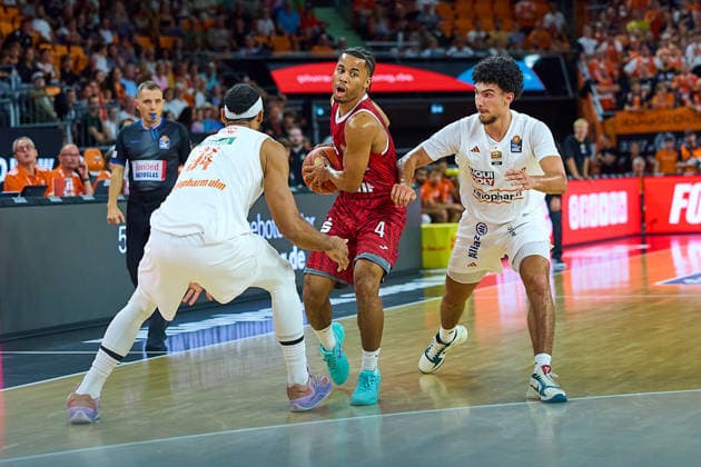 Armel Traore, ratiopharm Ulm, 07, Sam Griffin, Würzburg Baskets, 04, Adam Atamna, ratiopharm Ulm, 00 GER, ratiopharm Ulm vs. Würzburg Baskets, Basketball, 1st Bundesliga, Matchday 3, 2026–2027 Season, September 27, 2026 GER, Ratiopharm Ulm vs. Würzburg Baskets, Basketball, 1st Bundesliga, Matchday 3, 2026–2027 Season, September 27, 2026 Neu Ulm Copyright: xEibner-Pressefoto GeraldxOelze-dexStoppanyx EP_ODS