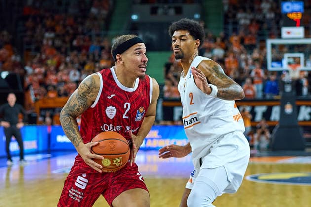 Max Jones, Würzburg Baskets, 02; Ibi Watson, Ratiopharm Ulm, 02 GER; Ratiopharm Ulm vs. Würzburg Baskets, Basketball, 1st Bundesliga, Matchday 3, 2026–2027 Season, September 27, 2026 GER, Ratiopharm Ulm vs. Würzburg Baskets, Basketball, 1st Bundesliga, Matchday 3, 2026–2027 Season, September 27, 2026 Neu Ulm Copyright: xEibner-Pressefoto GeraldxOelze-dexStoppanyx EP_ODS