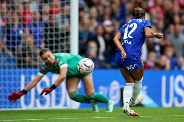 Chelsea FC v Arsenal FC - Barclays Women s Super League 2026 27 Alyssa Thompson of Chelsea scores 1st goal during the Barclays Women s Super League 2026 27 match between Chelsea FC and Arsenal FC at Stamford Bridge on September 27, 2026 in London, England. WARNING! This Photograph May Only Be Used For Newspaper And Or Magazine Editorial Purposes. May Not Be Used For Publications Involving 1 player, 1 Club Or 1 Competition Without Written Authorisation From Football DataCo Ltd. For Any Queries, Please Contact Football DataCo Ltd on +44 (0) 207 864 9121 London Stamford Bridge England United Kingdom Copyright: xAllstarxPicturexLibraryxLtdx