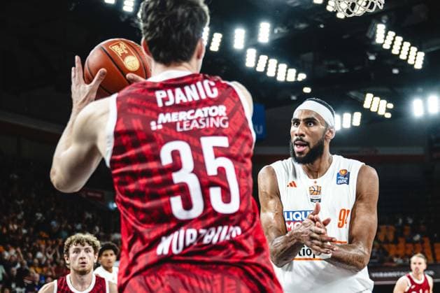 Neu Ulm, Germany, September 27, 2026: Alen Pjanic and Armel Traore of ratiopharm ulm gestured gesturing during the Basketball Bundesliga game between ratiopharm Ulm and Fitness First Würzburg Baskets at the ratiopharm Arena on September 27, 2026, in Neu Ulm, Germany. Photo by Harry Langer, DeFodi Images, ratiopharm Arena, Germany, September 27, 2026 Alen Pjanic and Armel Traore of ratiopharm Ulm gesturing during the Basketball Bundesliga match between ratiopharm Ulm and Fitness First Würzburg Baskets in Neu Ulm on September 27, 2026 at the ratiopharm Arena, Germany. Photo by Harry Langer, DeFodi Images. Photo by Harry Langer, DeFodi Images