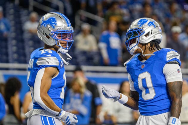 NFL, American Football Herren, USA 2026: Jets Vs Lions SEP 27 Sep 27, 2026; Detroit, MI, USA; Detroit Lions wide receiver Amon-Ra St. Brown (14) and Detroit Lions running back Jahmyr Gibbs (0) in conversation at Ford Field. Mandatory Credit: Allan Dranberg-Cal Media (Credit Image: Â Allan Dranberg Cal Sport Media) Detroit Mi USA EDITORIAL USE ONLY Copyright: xx ZUMA-20260927_zma_c04_002.jpg AllanxDranbergx csmphotothree527335