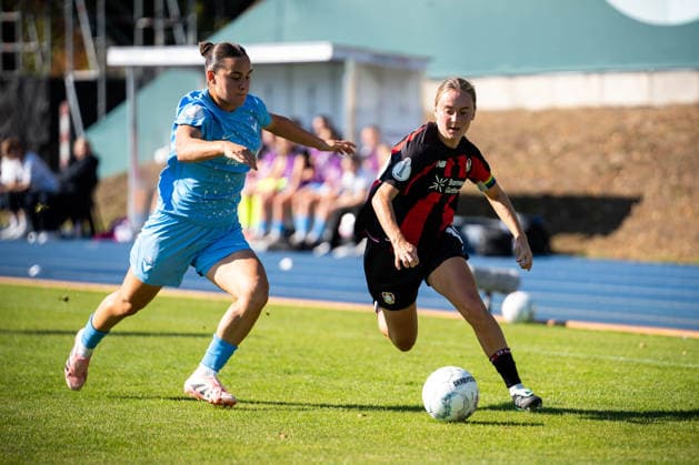 DFB Cup: FC Viktoria Berlin vs. Bayer 04 Leverkusen Berlin, September 27, 2026 DFB Women s Cup: Sofie ZDEBEL (Bayer 04 Leverkusen, 16) and Leyila AYDIN (Viktoria Berlin, 47) during the match between FC Viktoria Berlin and Bayer 04 Leverkusen at Lichterfelde Stadium on September 27, 2026 in Berlin, Germany Copyright: xBEAUTIFULxSPORTS Kuehnx