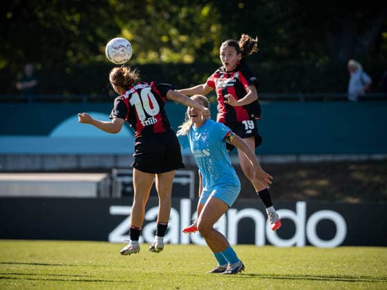 DFB Cup: FC Viktoria Berlin vs. Bayer 04 Leverkusen Berlin, September 27, 2026 DFB Women s Cup Heading duel between Nina EHEGOETZ (Viktoria Berlin, No. 29) and Sofie ZDEBEL (Bayer 04 Leverkusen, No. 16) during the match between FC Viktoria Berlin and Bayer 04 Leverkusen at Lichterfelde Stadium on September 27, 2026, in Berlin, Germany Copyright: xBEAUTIFULxSPORTS Kuehnx