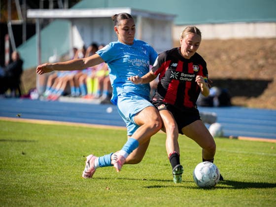 DFB Cup: FC Viktoria Berlin vs. Bayer 04 Leverkusen Berlin, September 27, 2026 DFB Women s Cup: Sofie ZDEBEL of Bayer 04 Leverkusen (16) in a tackle with Leyila AYDIN of Viktoria Berlin (47) during the match between FC Viktoria Berlin and Bayer 04 Leverkusen at Lichterfelde Stadium on September 27, 2026 in Berlin, Germany Copyright: xBEAUTIFULxSPORTS Kuehnx