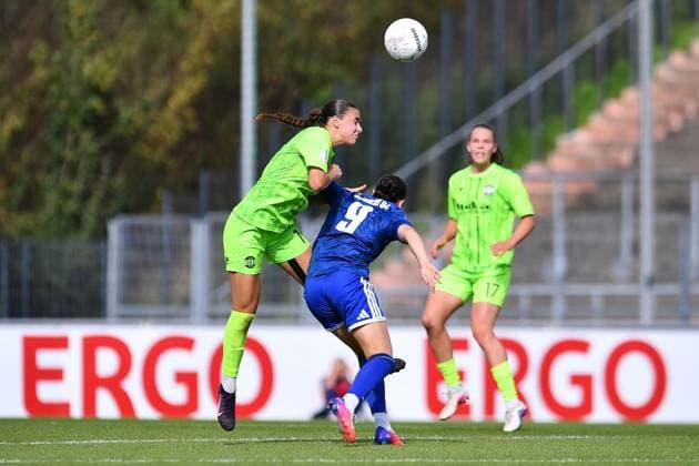 Schalke 04 vs. SGS Essen ** FOR EDITORIAL PURPOSES ONLY ** EDITORIAL USE ONLY ** Women s soccer, DFB Cup, 1st round: Schalke 04 vs. SGS Essen on September 27, 2026, at the Parkstadion in Gelsenkirchen. Selina Albrecht (SGS Essen), left; Bonny Lammers (Schalke 04), right. Germany, North Rhine-Westphalia, Gelsenkirchen. Copyright ThorstenxTillmann Copyright: ThorstenxTillmann doc87sbuc7er89trok6q1o ,EDITORIAL USE ONLY Copyright: ThorstenxTillmann