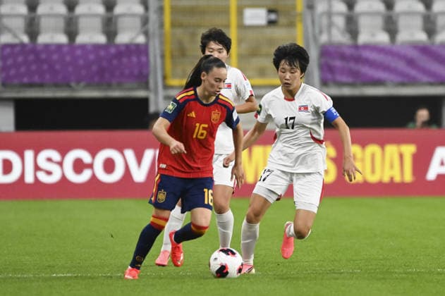IPA89040692 - Rosalia Dominquez (ESP) and Kuk Hyang Ri (PRK) during the FIFA U-20 Women s World Cup final between Spain and North Korea, held in Lodz, Poland, on September 27, 2026  Copyright: xMichalxDubiel IPAxSportx xx IPA89040692